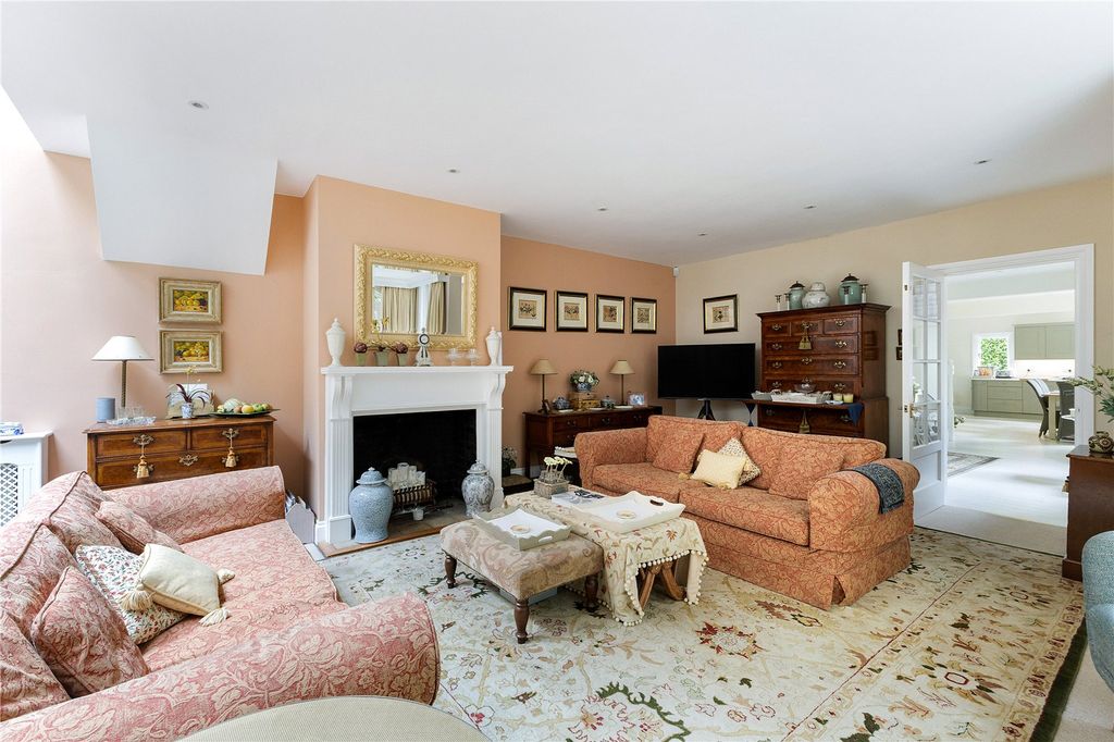 Property photo 3 of 12 Sitting Room