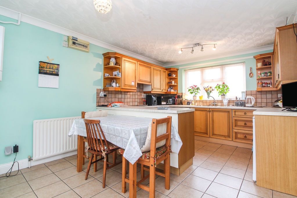Property photo 2 of 23 Kitchen/Breakfast Room