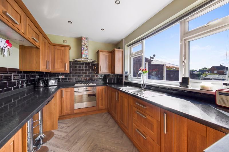 Property photo 2 of 25 Kitchen