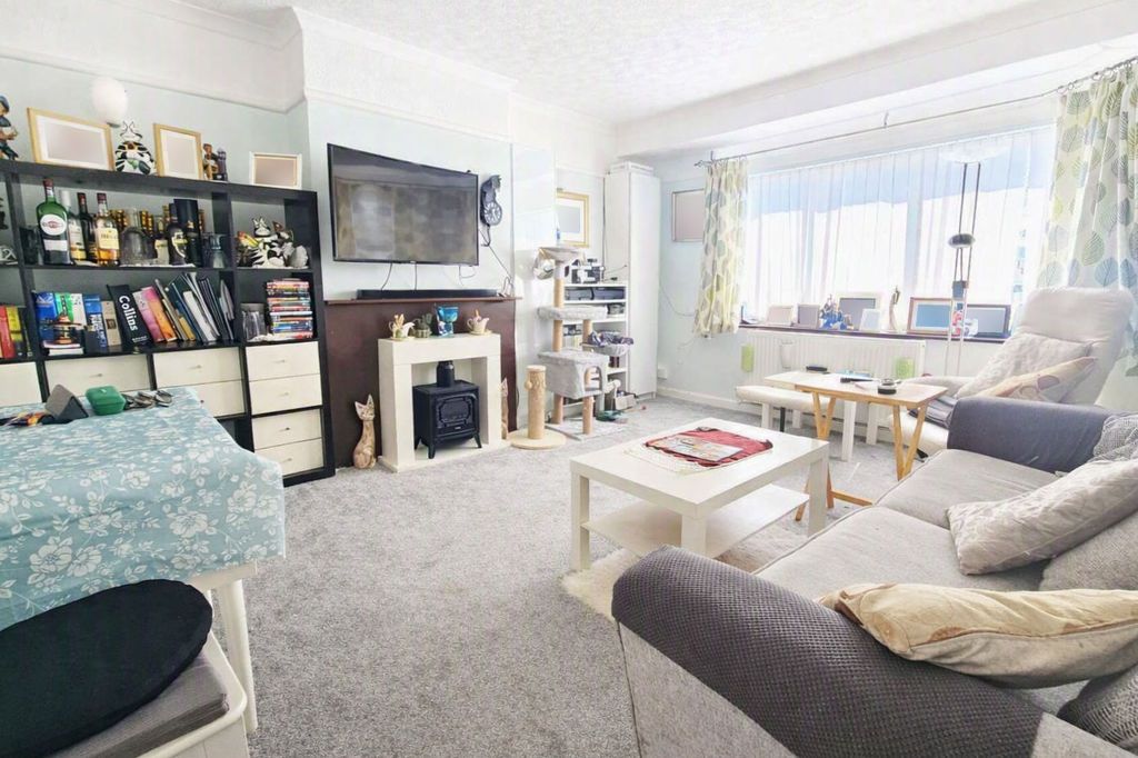 Property photo 2 of 10 Lounge