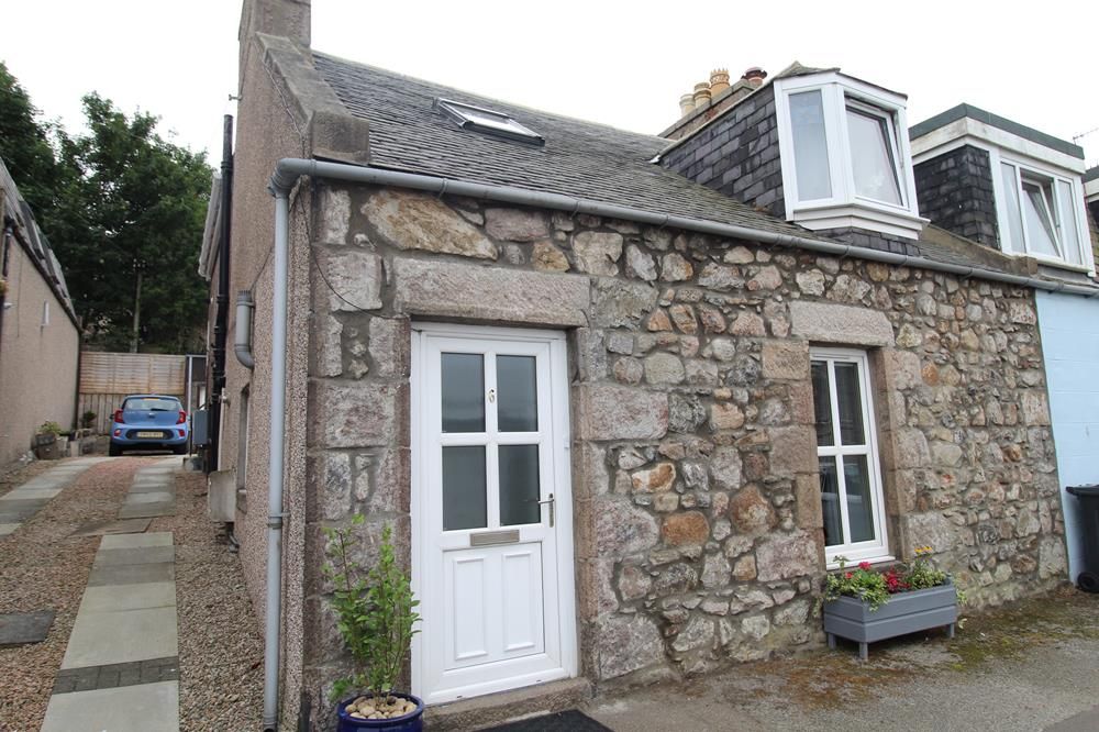 Property photo 1 of 9 External