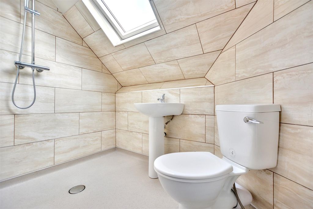 Property photo 3 of 17 Shower Room