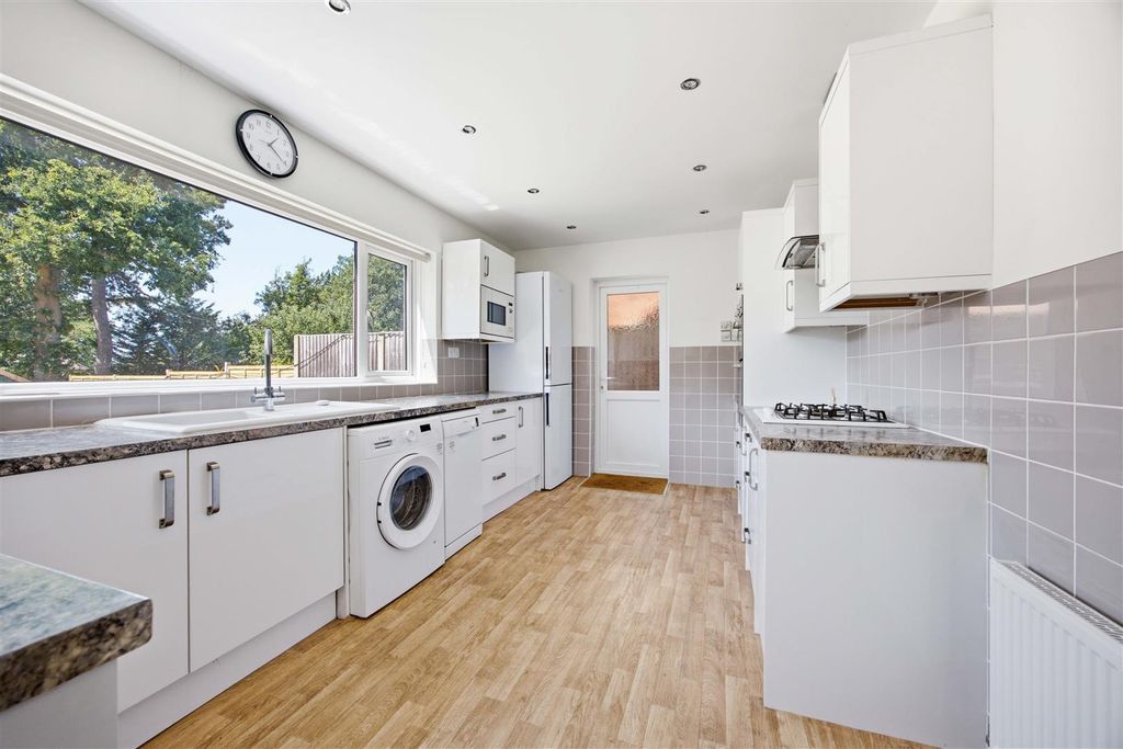 Property photo 3 of 18 Kitchen