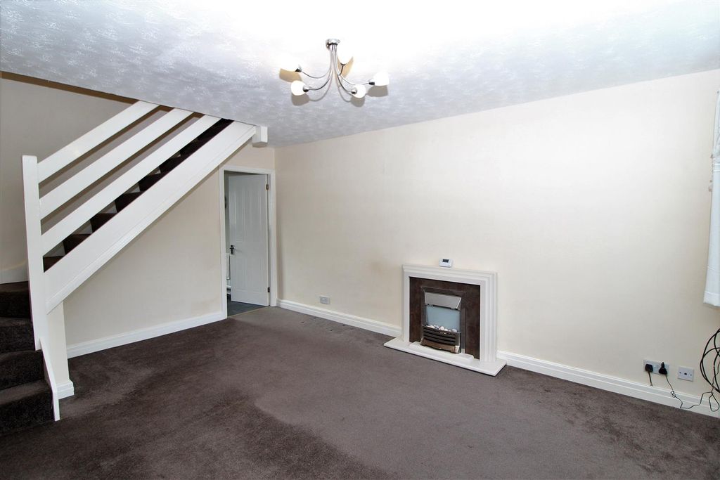 Property photo 3 of 7 Living Room .Jpg