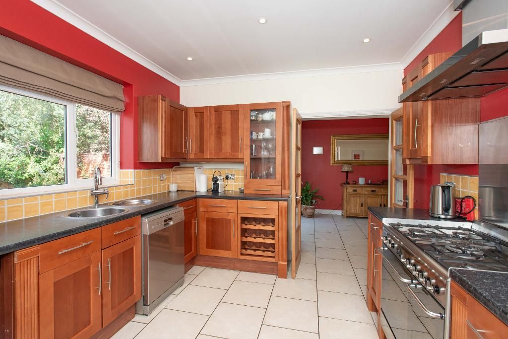 Property photo 2 of 18 Kitchen