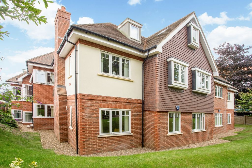 Property photo 1 of 9 Outside