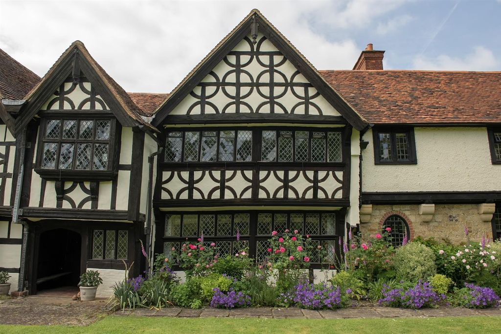 Property photo 1 of 36 45-Great Tangley Manir 012.Jpg