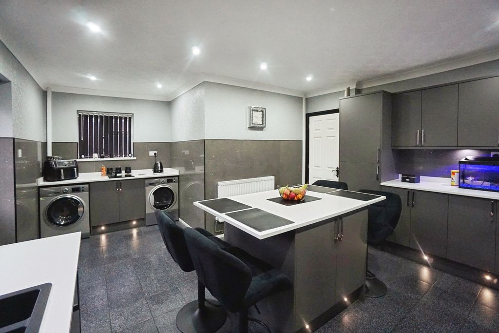 Property photo 2 of 17 Kitchen Diner