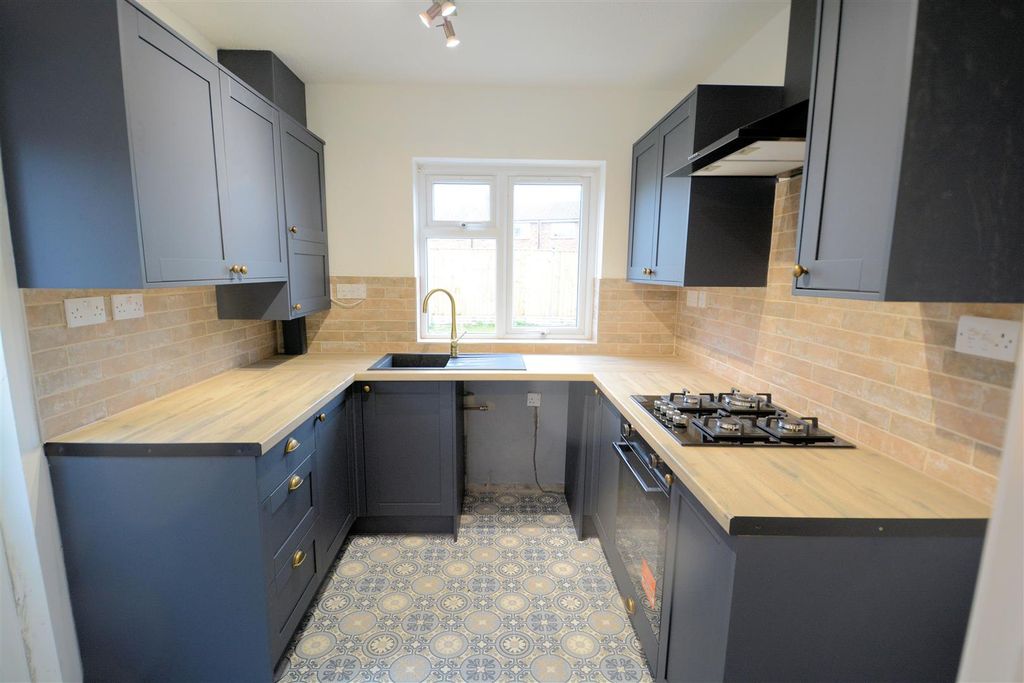 Property photo 2 of 11 Kitchen.Jpg