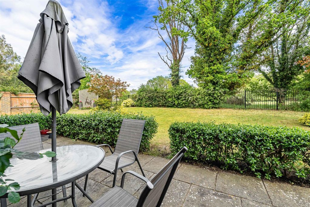 Additional image 16 of 2 bed flat for saleShoppenhangers Road, Maidenhead SL6