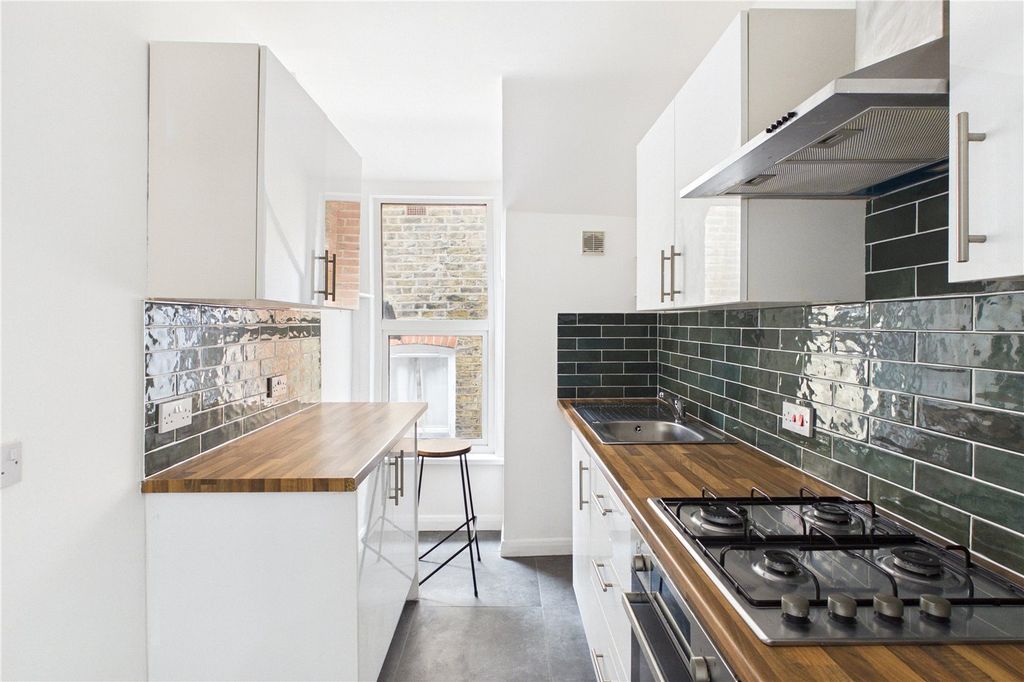 Property photo 3 of 11 Picture No. 17