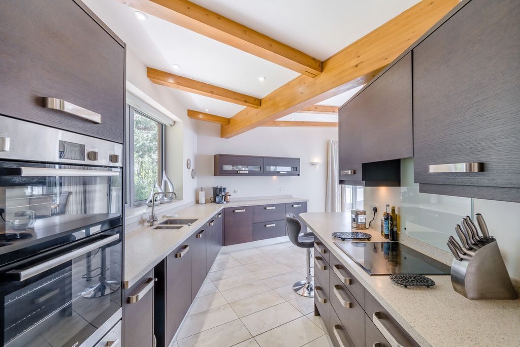 Property photo 3 of 46