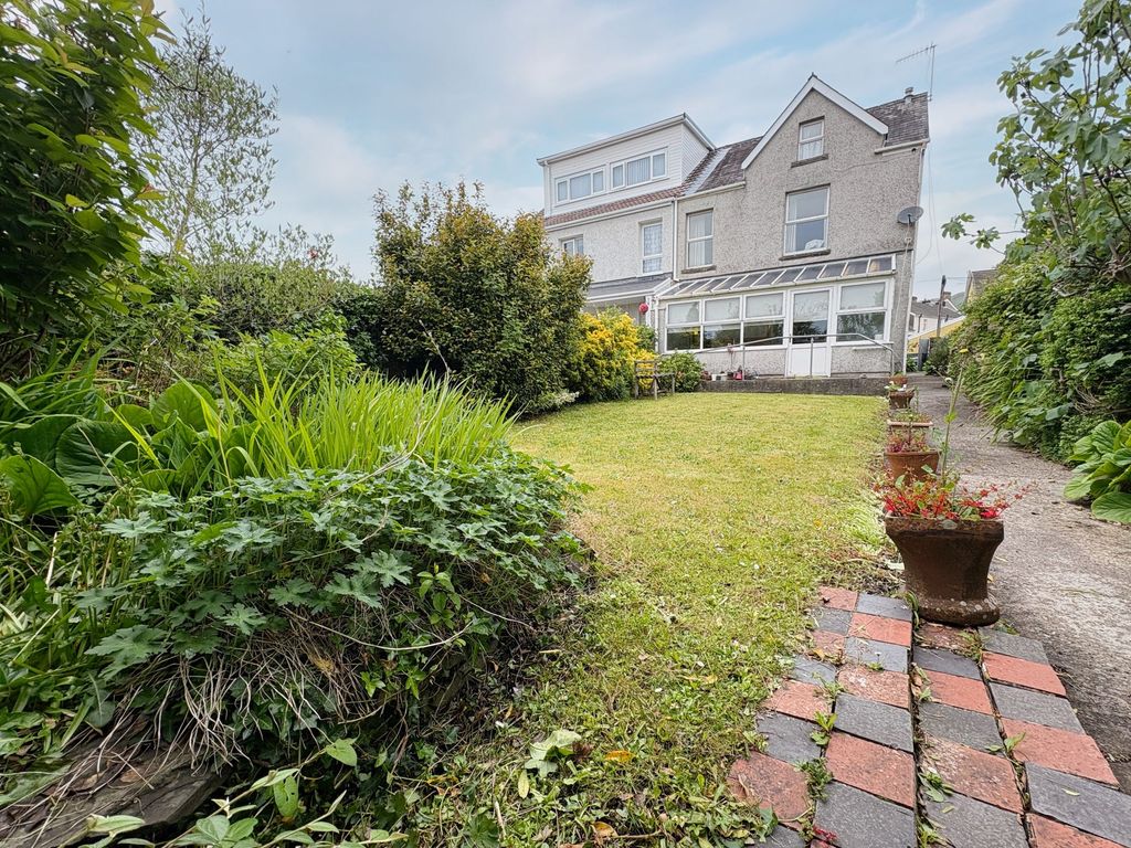 Property photo 1 of 25