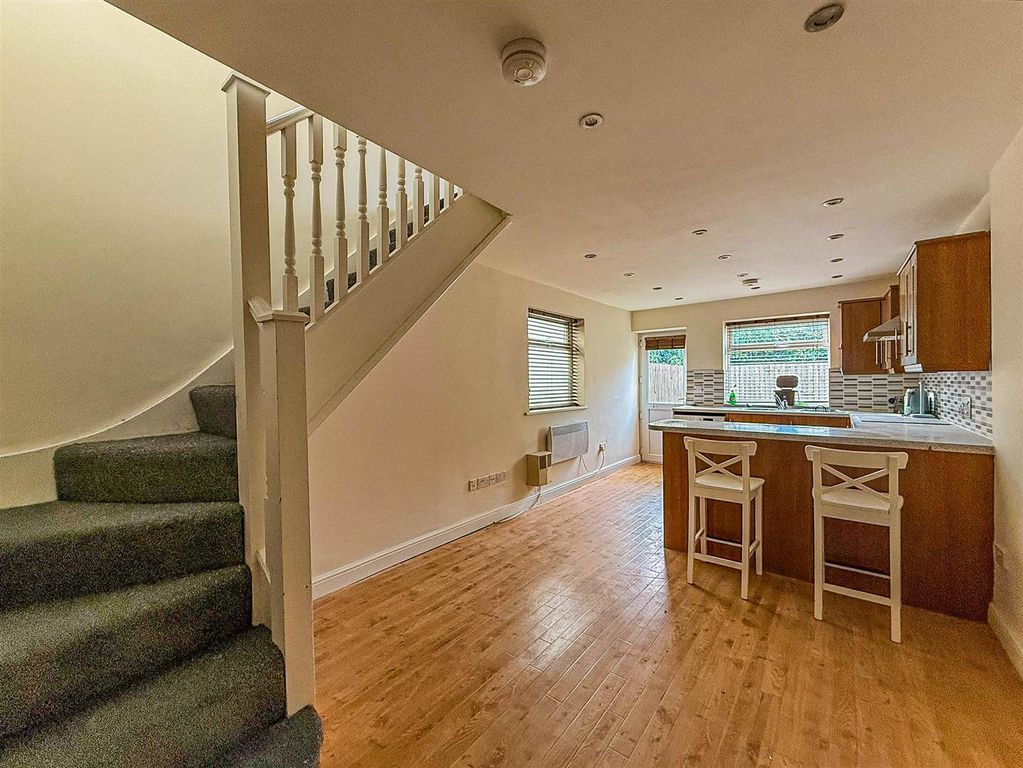 Property photo 2 of 9 Img-3.Jpg