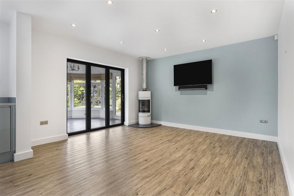 Property photo 3 of 18 15_60286.Jpg