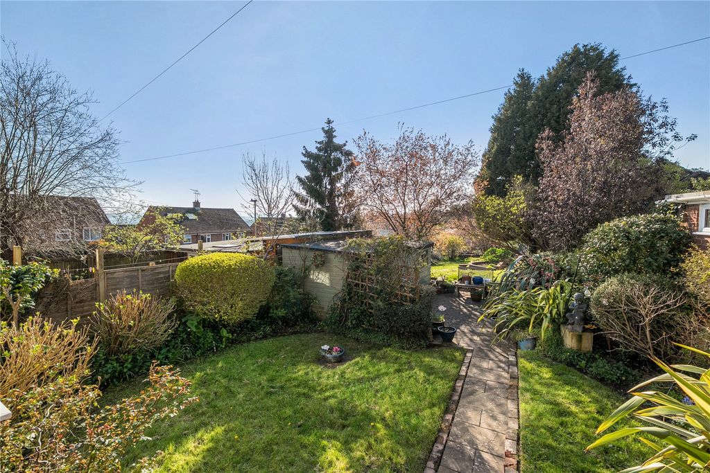 Property photo 2 of 12 Garden