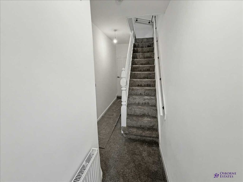 Property photo 3 of 20 Hall