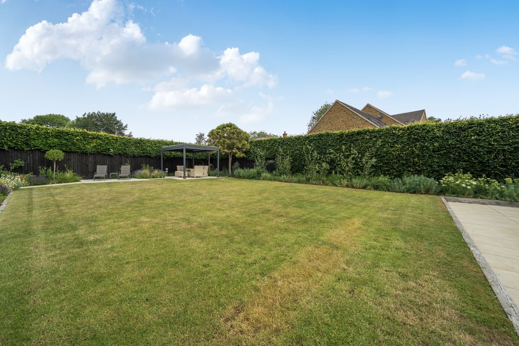 Property photo 3 of 34