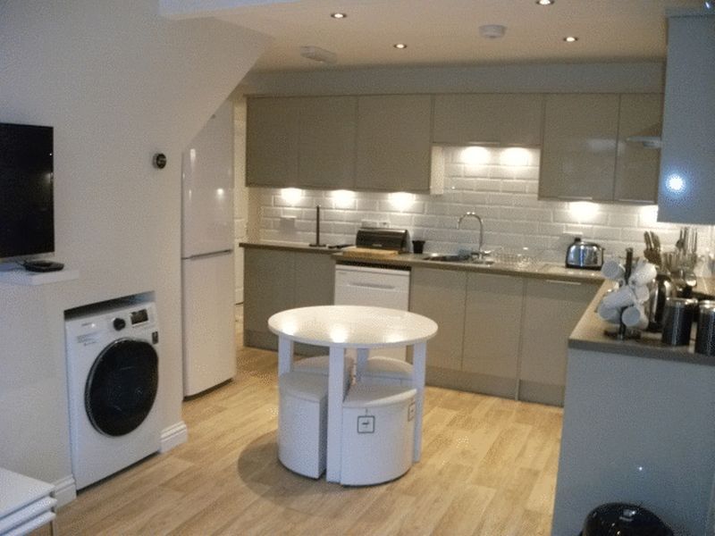 Property photo 1 of 9 Photo 7