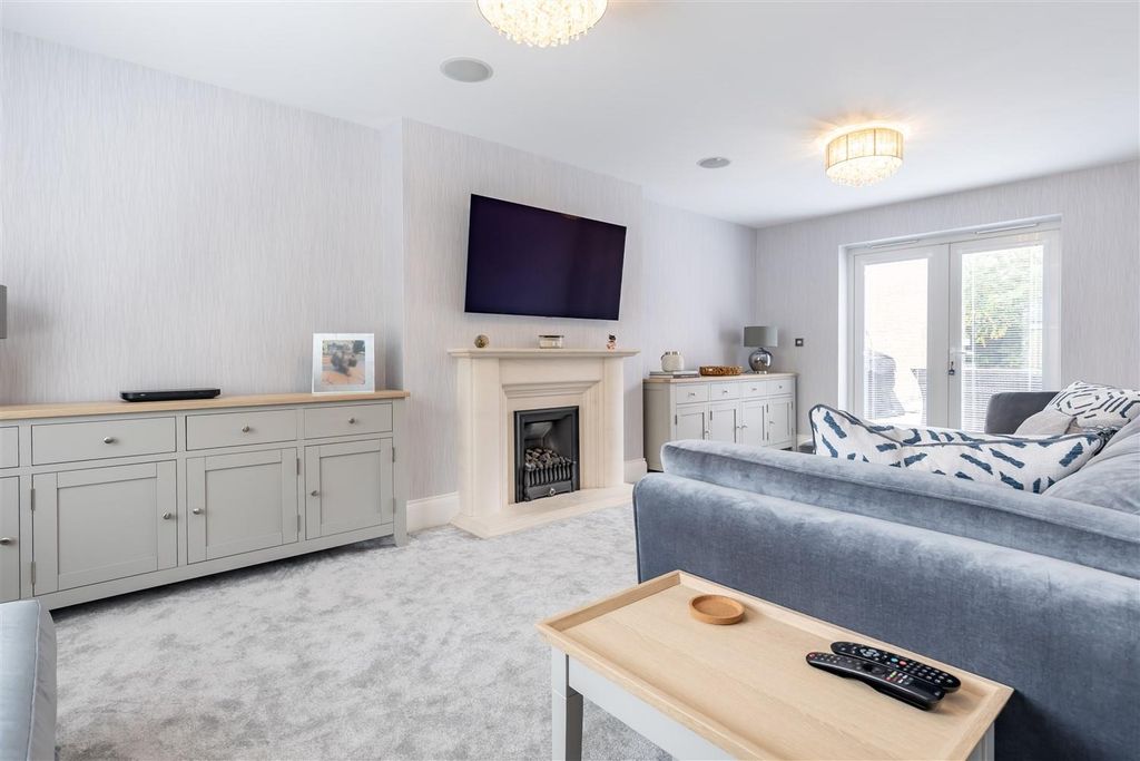 Property photo 2 of 29 39 Kings Wood (2).Jpg