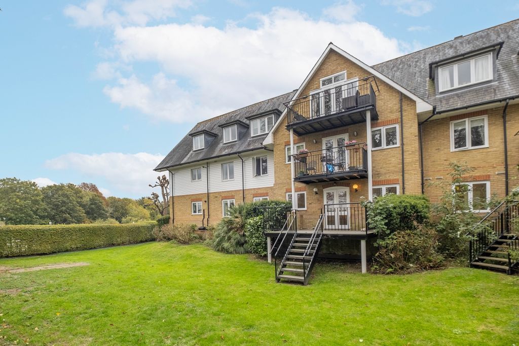 Property photo 1 of 10 2-Bowater-House-1...