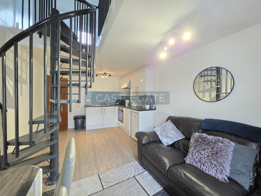 Property photo 3 of 16 Apartment 10, 3A New Street, Huddersfield, HD1 2Ax (6)