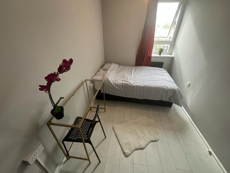 Property photo 3 of 12 Room 1- £700 Available 01/12/2025