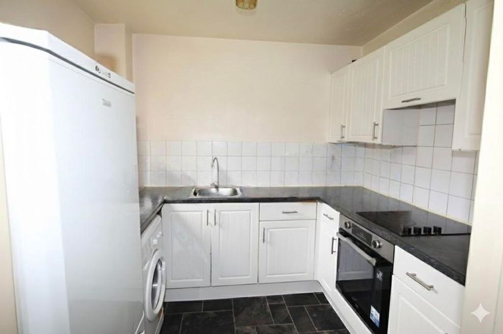 Property photo 2 of 10 Kitchen