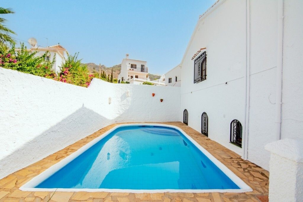 Property photo 2 of 10 Pool