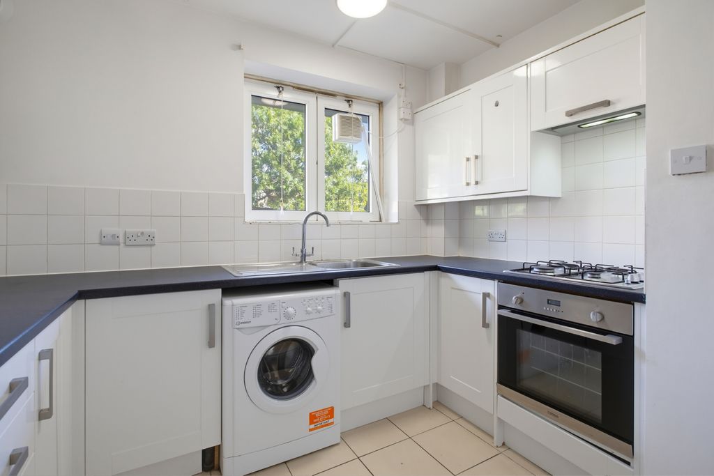 Property photo 1 of 17 Photo 9