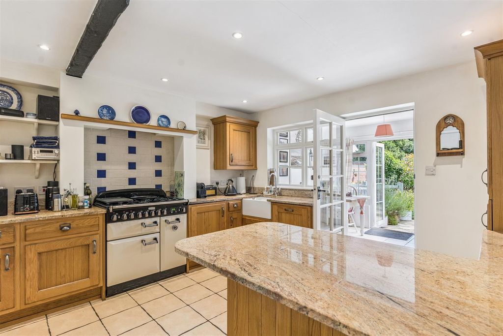 Property photo 3 of 33 Kitchen/Breakfast Room