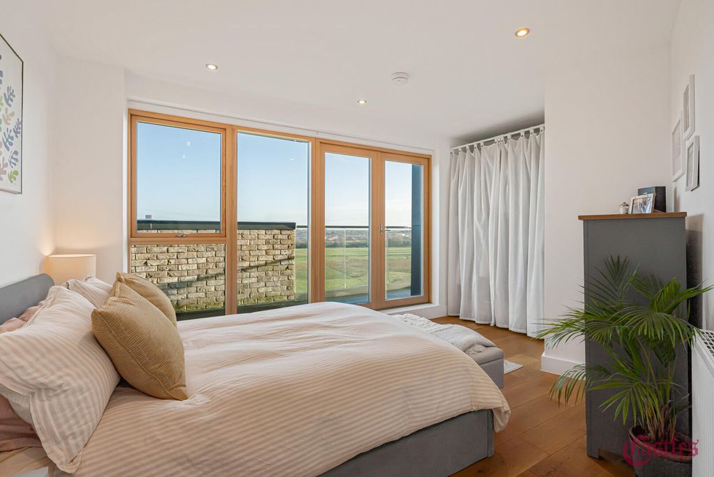 Property photo 3 of 39 Bedroom