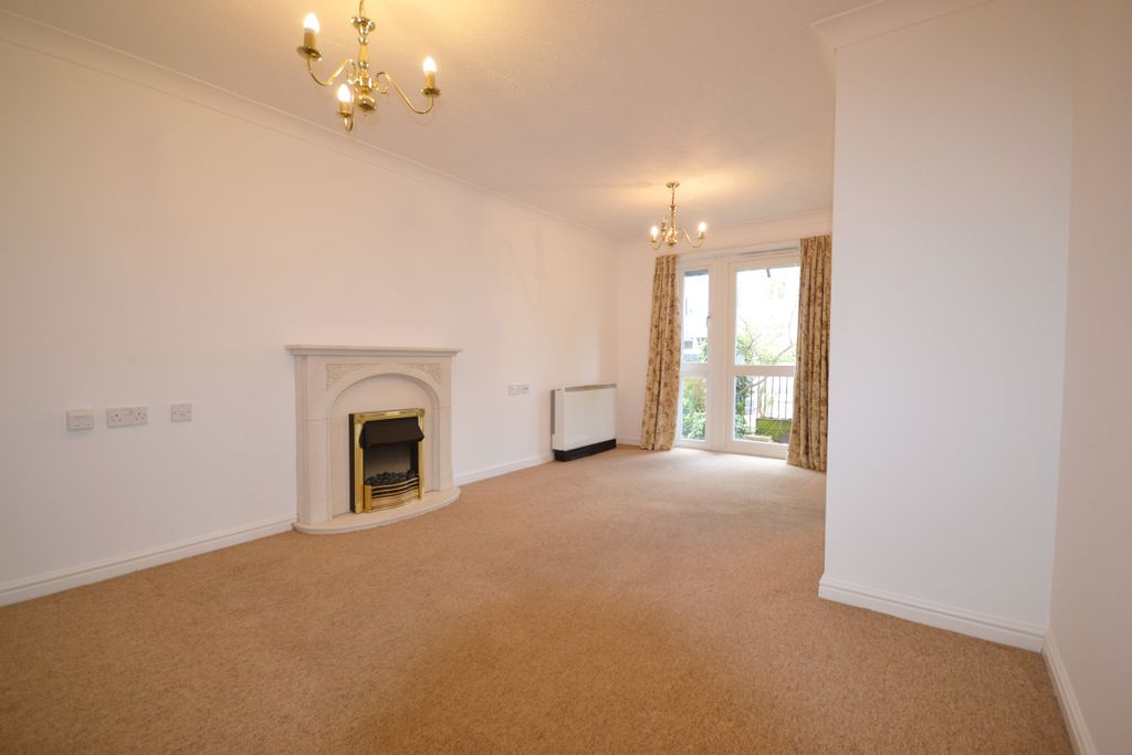 Property photo 3 of 9 Living Room