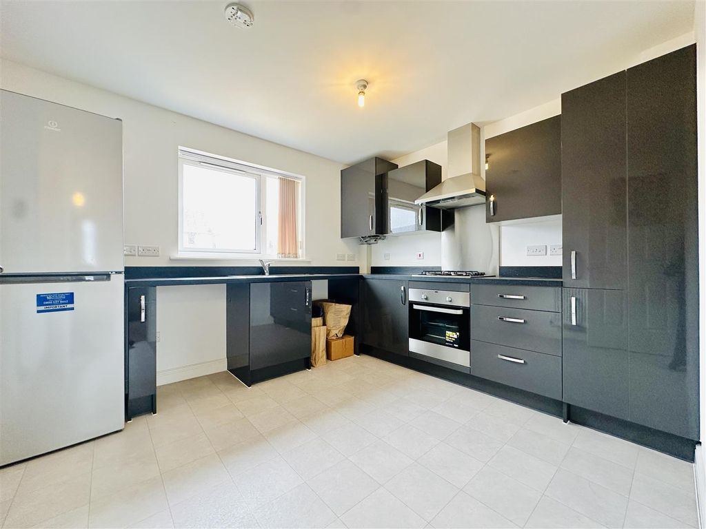 Property photo 3 of 14 Kitchen