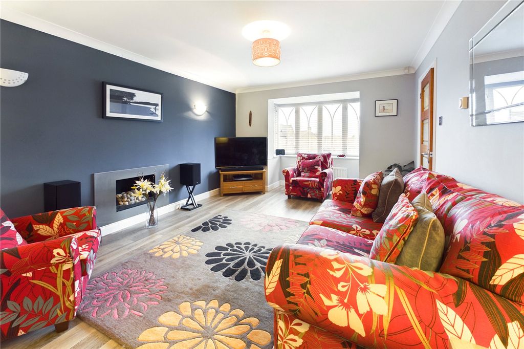 Property photo 2 of 22 Living Room