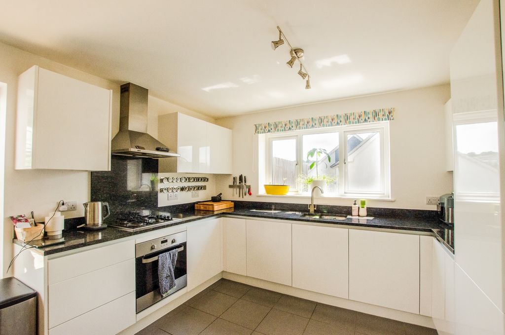 Property photo 3 of 13 9 Dymond Court Tps Bodmin 01208 74182-04