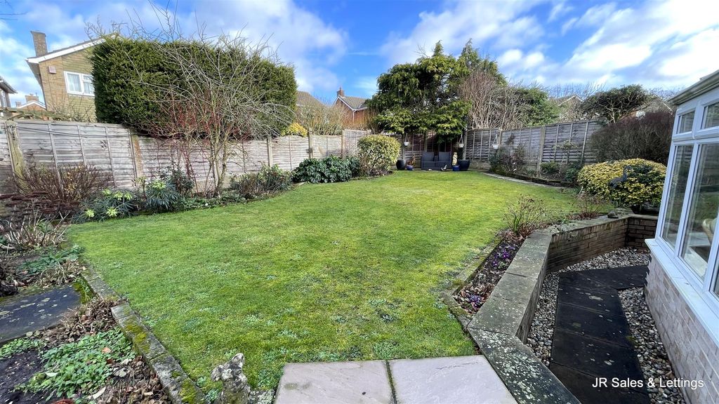 Property photo 2 of 24 Garden