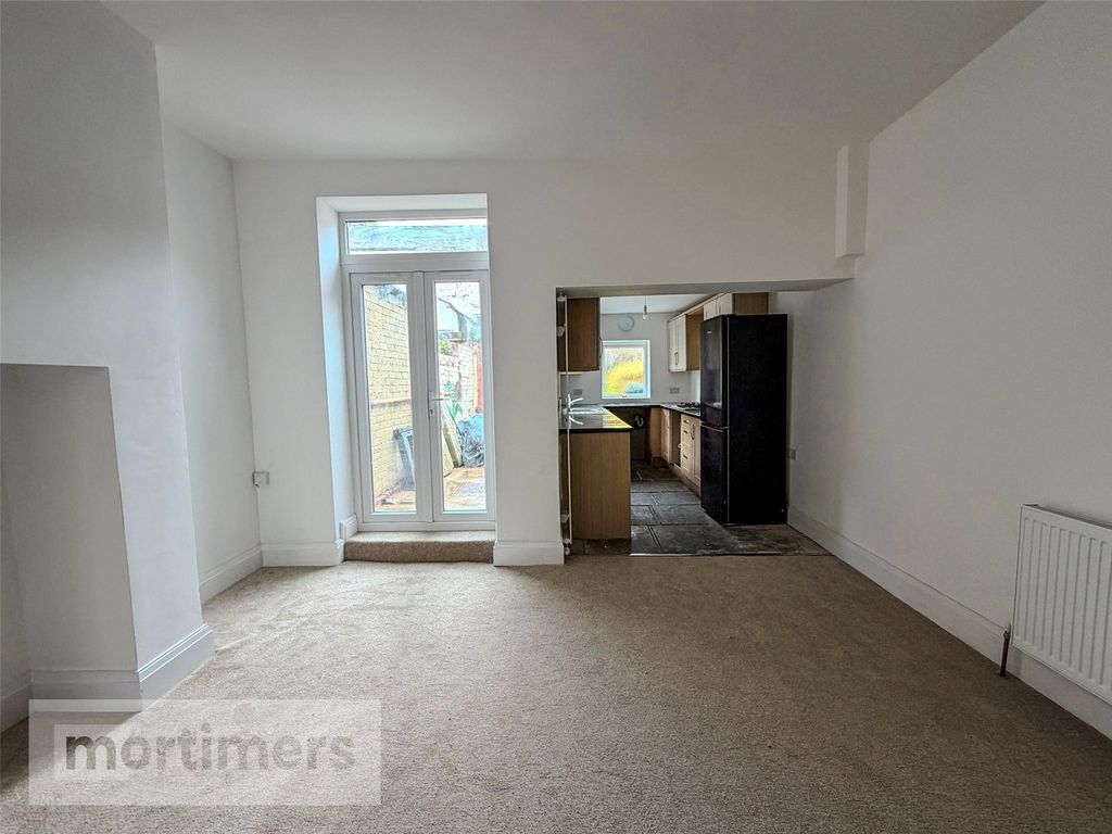 Property photo 3 of 14 Living Room