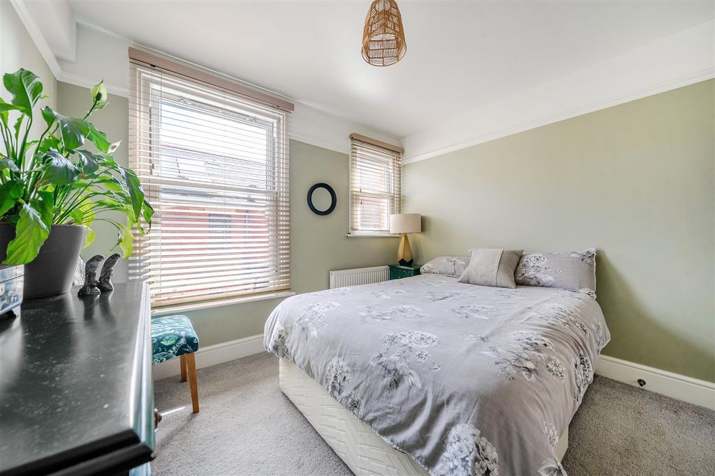 Property photo 3 of 12 Bedroom 1 H.Jpg