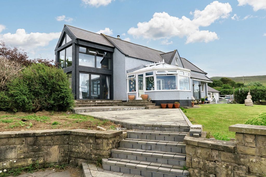 Property photo 2 of 41