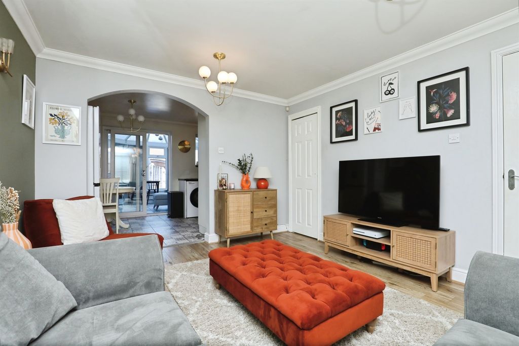 Property photo 2 of 17