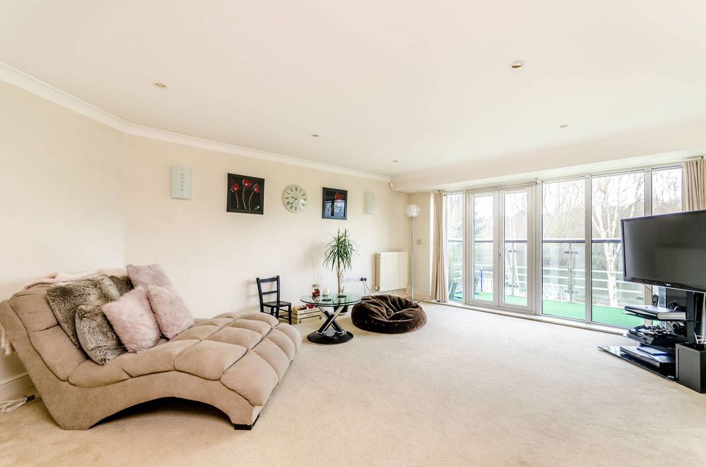 Property photo 2 of 7