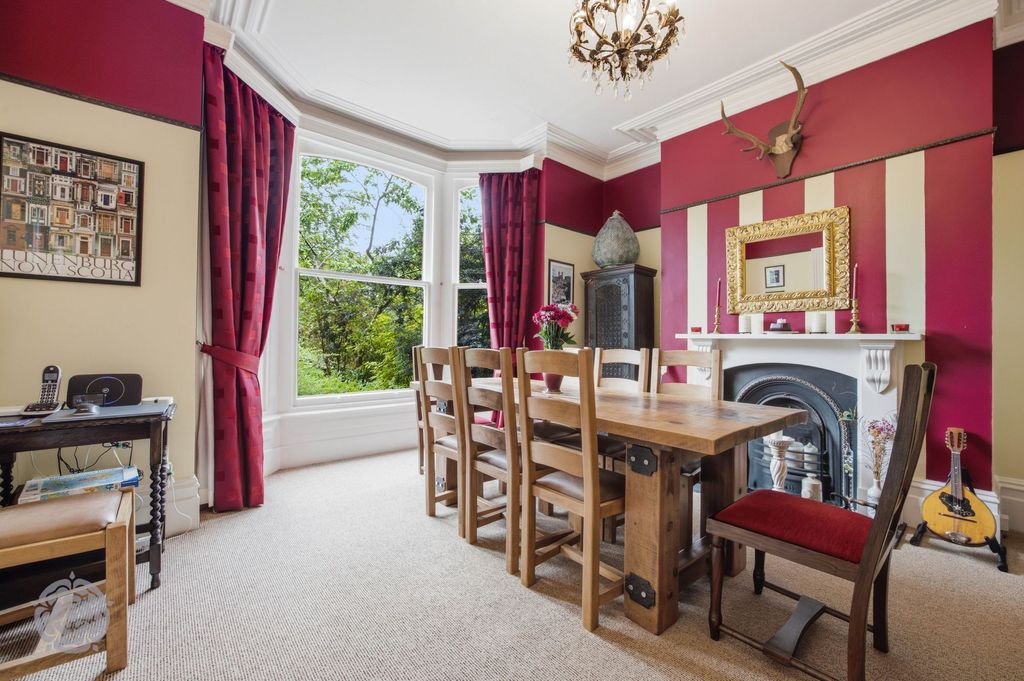Property photo 2 of 41