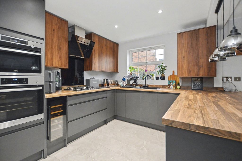 Property photo 3 of 22 Picture No. 14