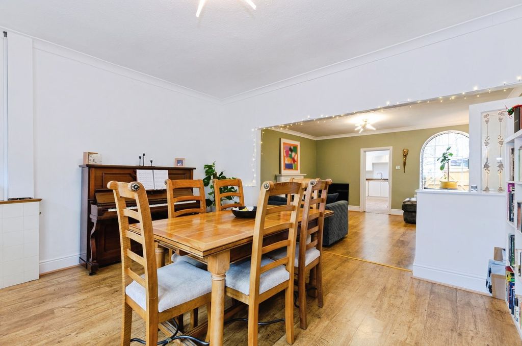 Property photo 2 of 29