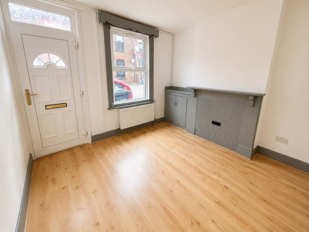 Property photo 2 of 8 5224501