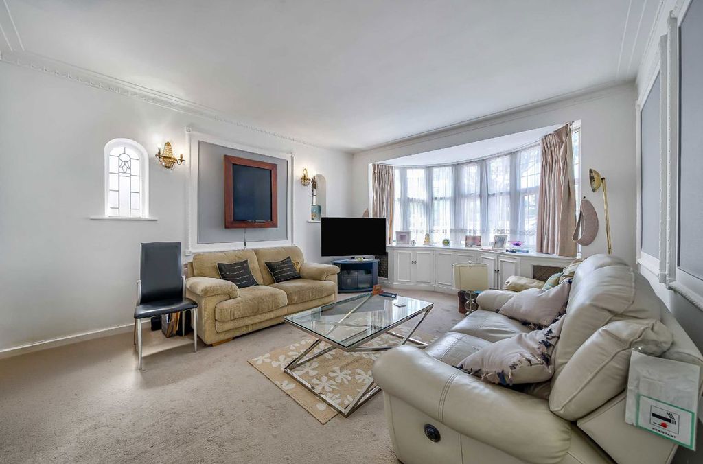 Property photo 2 of 9