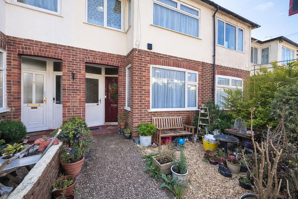 Property photo 1 of 8 Front Garden.Png