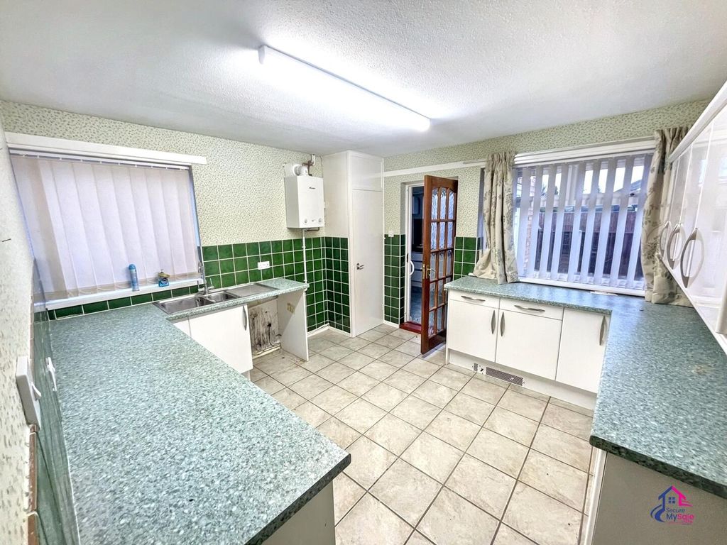 Property photo 3 of 13 Kitchen