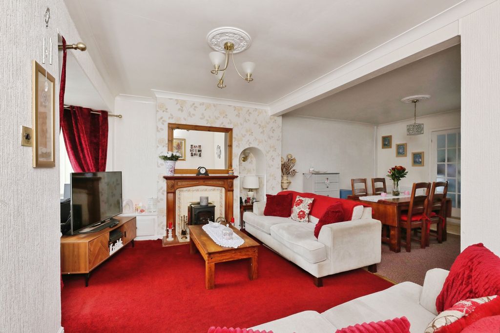 Property photo 3 of 15